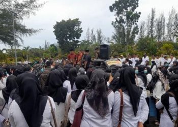 Diduga Ada Honorer Siluman Lulus P3K, Ratusan Massa Gelar Unjuk Rasa di Gedung DPRK Nagan Raya