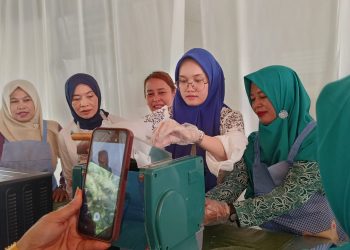 Pengurus PT Socfindo Kebun Seunagan Gelar Demo Pembuatan Kombucha dan Mie Oven, Antusias Pengurus PKK Dalam Kegiatan 