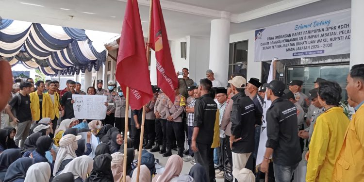 Aliansi Indonesia Gelap Menolak Kebijakan Efisiensi Anggaran Pemerintahan Prabowo-Gibran