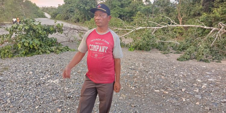 Masyarakat Forum Aliansi Kaway XVI Blokir Jalan Hauling PT AJB, Tuntut Penyelesaian Isu Sosial dan Lingkungan