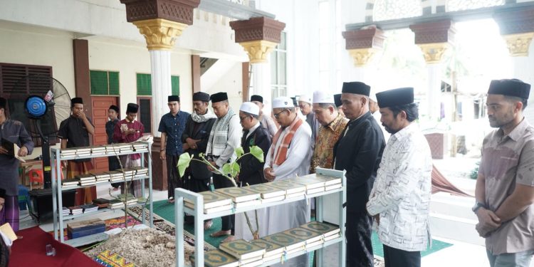 Bupati Abdya Safaruddin Takziah Ke Kediaman Almarhum Abu Kuta Krueng