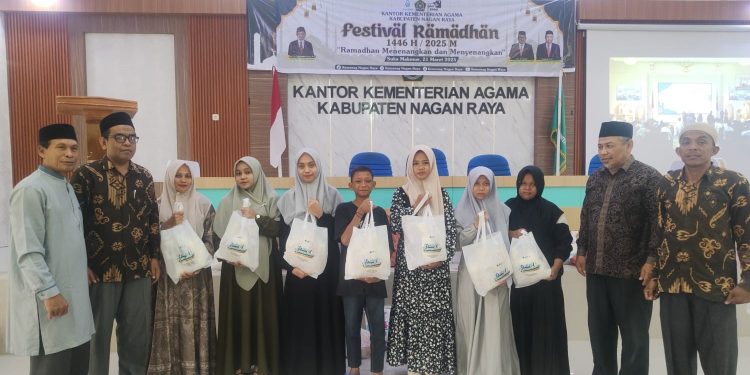 Kemenag Nagan Raya Bagikan 300 Paket Sembako