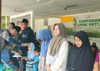 Senyum Bahagia Sambut Lebaran, Ratusan Anak Yatim di Lingkungan Perusahaan PT Socfindo Seumayam Dapat Santunan