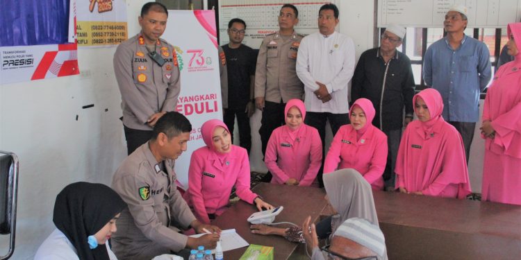 Polres Aceh Jaya Gelar Pengobatan Gratis di Krueng Sabee, Wujud Kepedulian Polri Sambut Hari Bhayangkara ke-79
