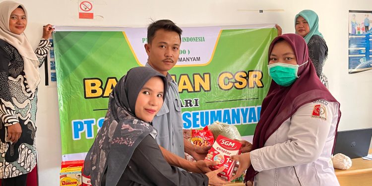Melalui Program CSR, PT Socfindo Seumayam Salurkan Pemberian Makanan Tambahan untuk Desa Sekitar 