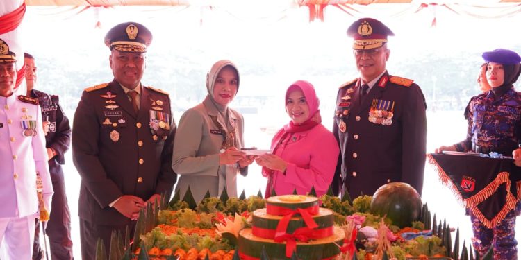 Hadiri Upacara HUT Ke-80 TNI, Kapolda Aceh: Makin Kuat Bersama Rakyat
