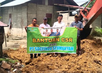 PT Socfindo kebun Seumayam Keruk Parit Atasi Banjir di Simpang Deli Gampong, Keuchik Sampaikan Rasa Terima Kasih