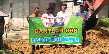 PT Socfindo kebun Seumayam Keruk Parit Atasi Banjir di Simpang Deli Gampong, Keuchik Sampaikan Rasa Terima Kasih