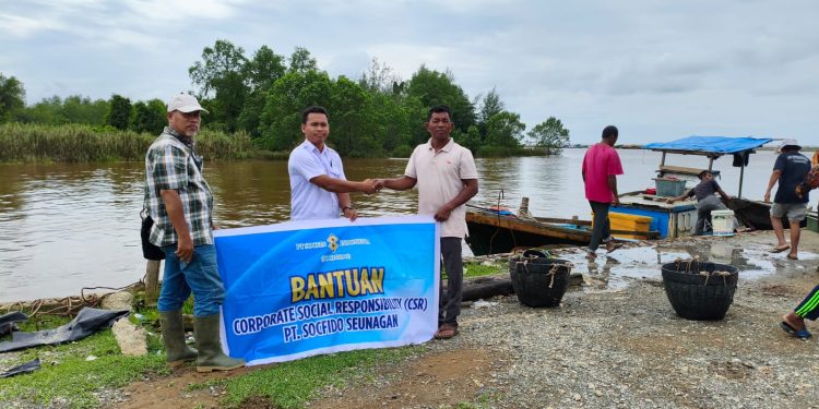 Melalui Dana CSR TA 2025, PT Socfindo kebun Seunagan Bantu Kelompok Nelayan Nagan Raya 