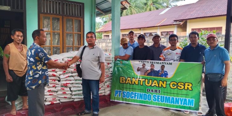 PT Socfindo kebun Seumayam Kembali Salurkan Sembako untuk Masyarakat Terdampak Banjir